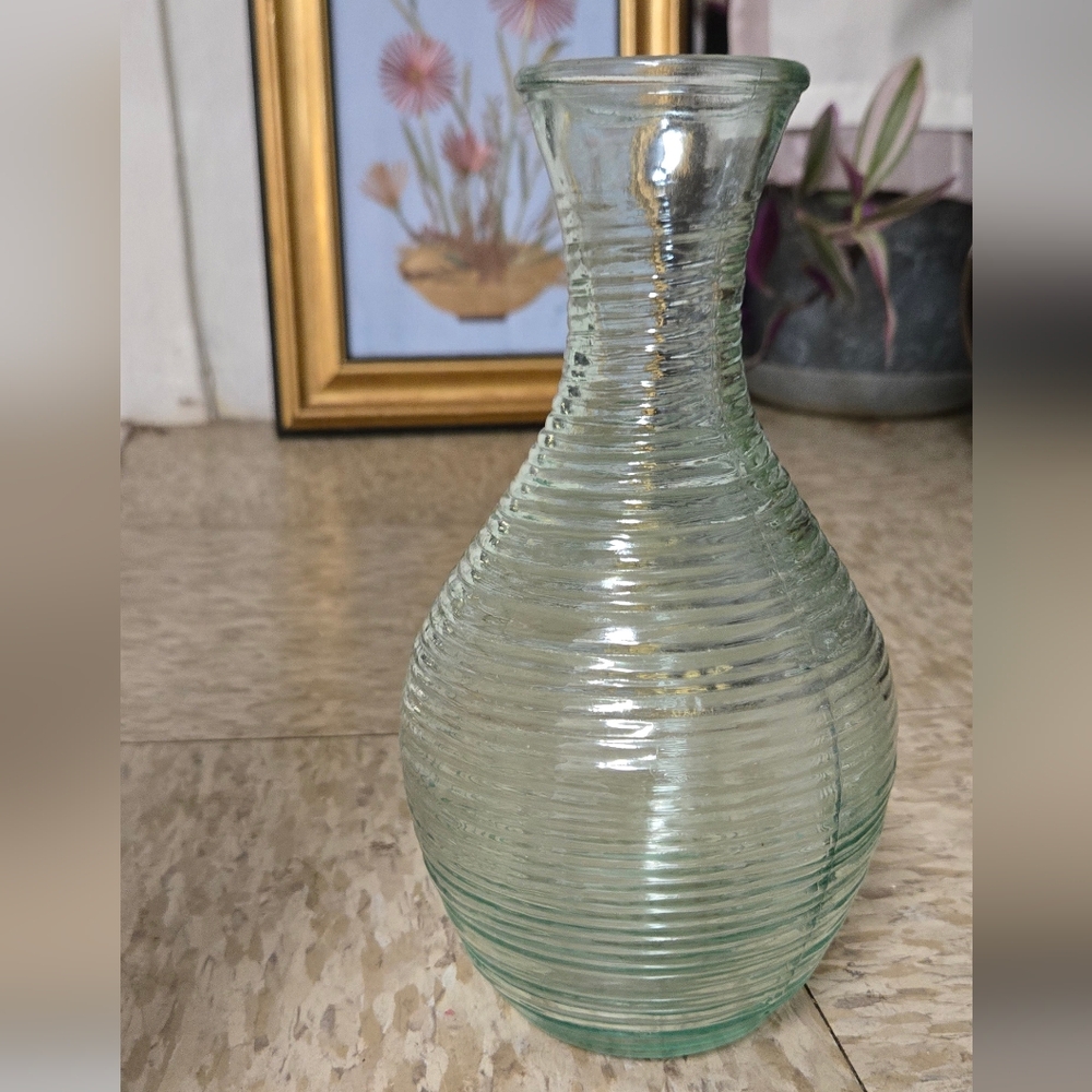 Elegant Glass Vase - Green